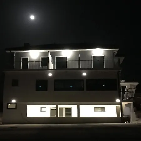 Aroucehostel