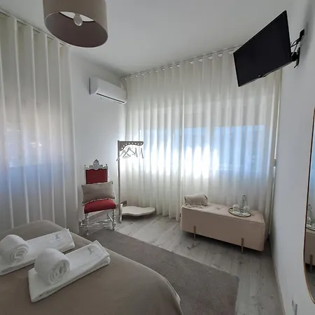 Aroucehostel * Lousa (Central Portugal)