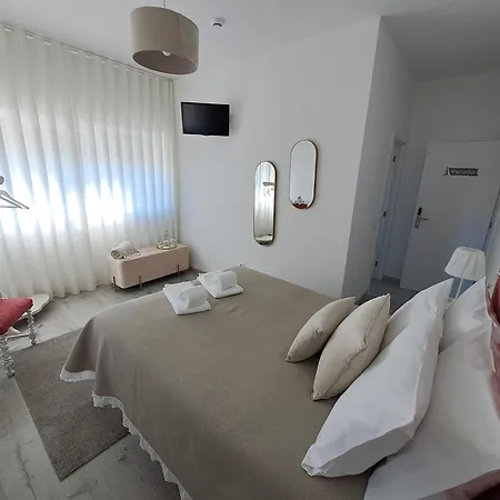 Aroucehostel Hostel Lousa (Central Portugal)